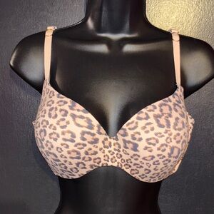 Victoria's Secret Leopard Incredible lightly lined Demi. Sexy & romantic 34DD
